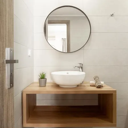 Villa Nicoldia With Private Pool Near *