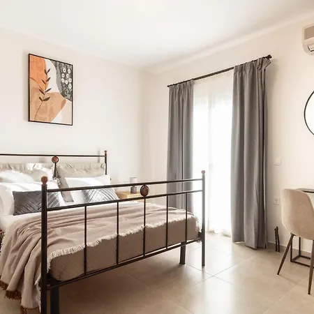 Nicoldia With Private Pool Near *