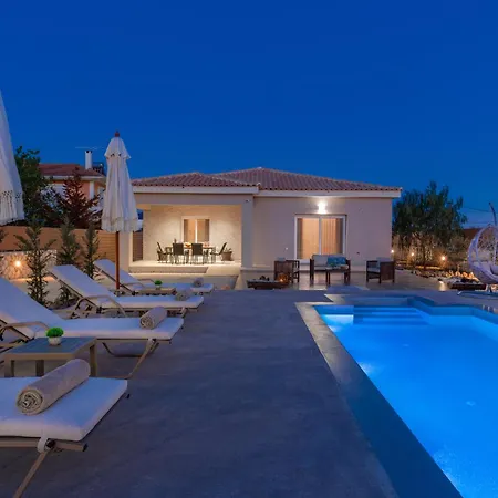 Villa Nicoldia With Private Pool Near *