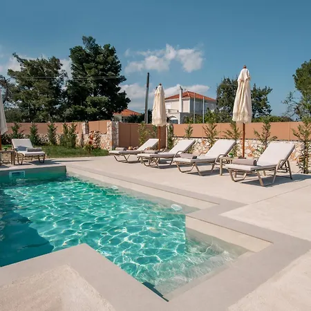 Nicoldia With Private Pool Near *