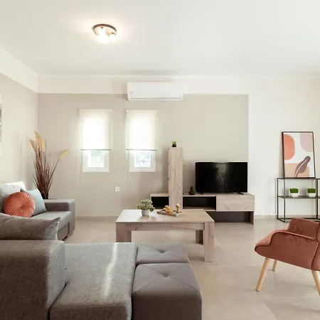 Nicoldia With Private Pool Near וילה