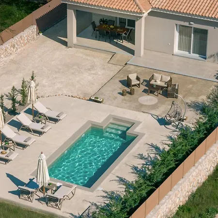 Βίλα Nicoldia With Private Pool Near Λαγανάς