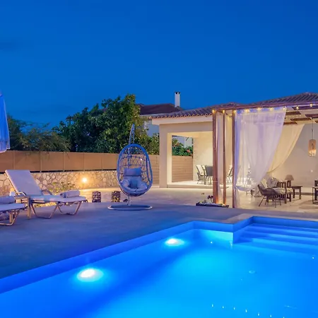 Βίλα Nicoldia With Private Pool Near Λαγανάς