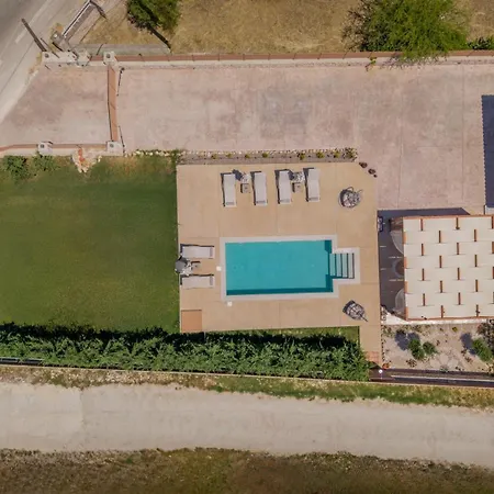 Βίλα Nicoldia With Private Pool Near *