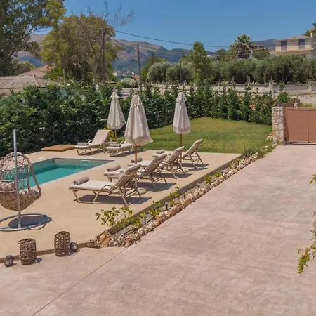 Nicoldia With Private Pool Near *