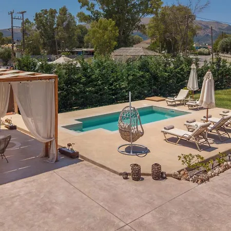 Nicoldia With Private Pool Near *