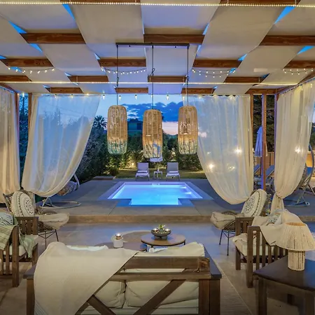 Βίλα Nicoldia With Private Pool Near *
