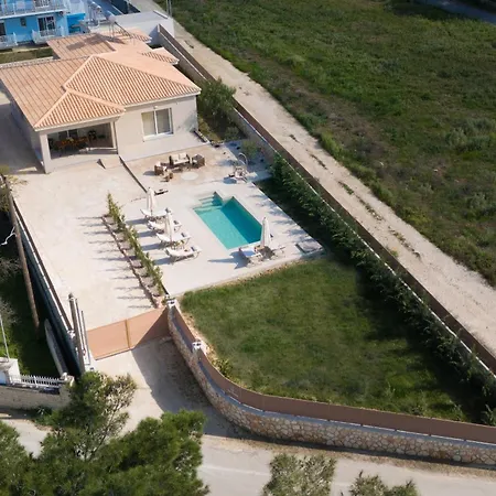 Nicoldia With Private Pool Near Βίλα Λαγανάς