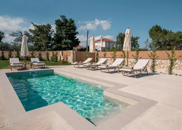 Nicoldia With Private Pool Near *